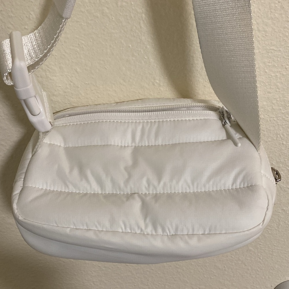 Lululemon White Wunder Puff 1L Fanny Pack Belt Bag Adjustable Strap - Picture 2 of 9